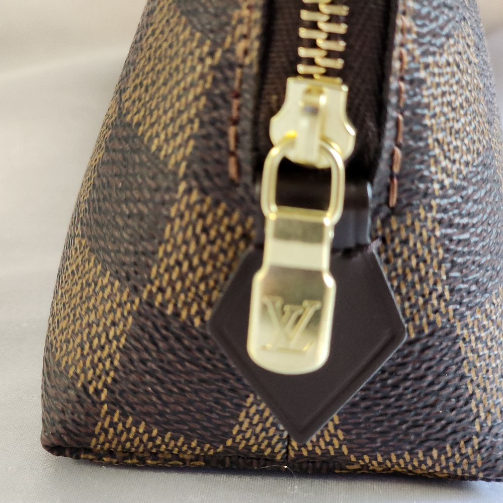 Authentic Louis Vuitton Damier Ebene Cosmetic Pouch In Excellent Condition - Picture 2 of 10